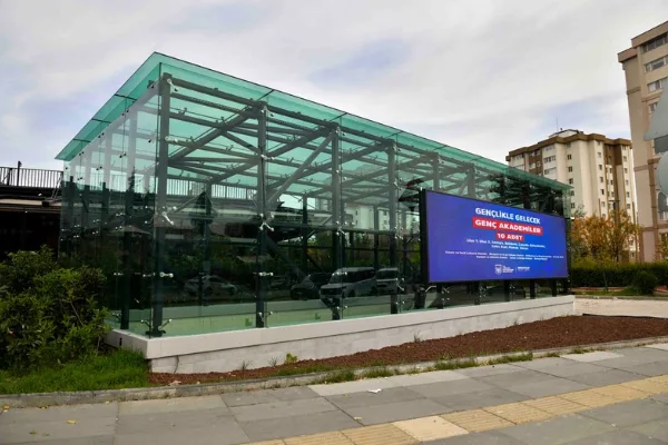 Ankara'da metro ve alt geçitlere kanopi uygulaması sürüyor