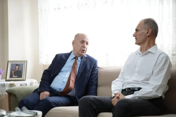 Özdağ, şehit polis Cumhur Yılmaz’ın ailesini ziyaret etti