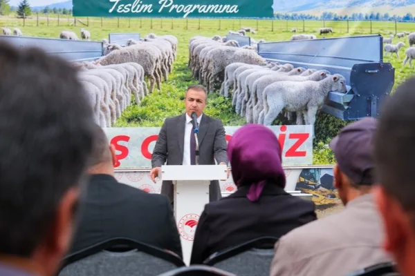 Karaman’da yetiştiricilere 700 akıllı yemlik dağıtıldı
