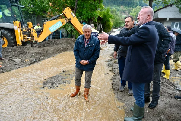 Karacabey’de sağanak sonrası ekipler seferber oldu