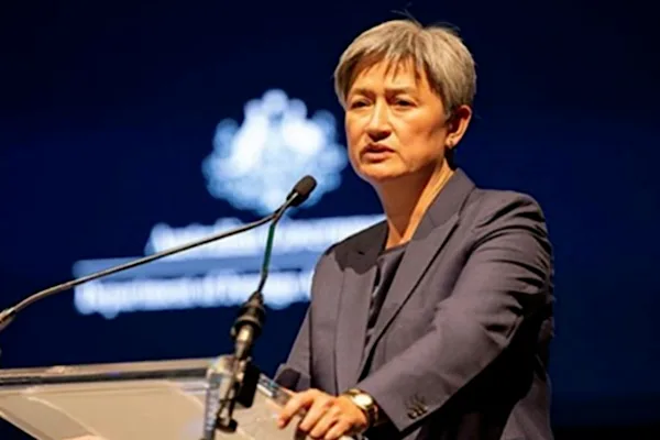 Wong, Pasifik toplumlarında dayanışmanın önemine dikkat çekti