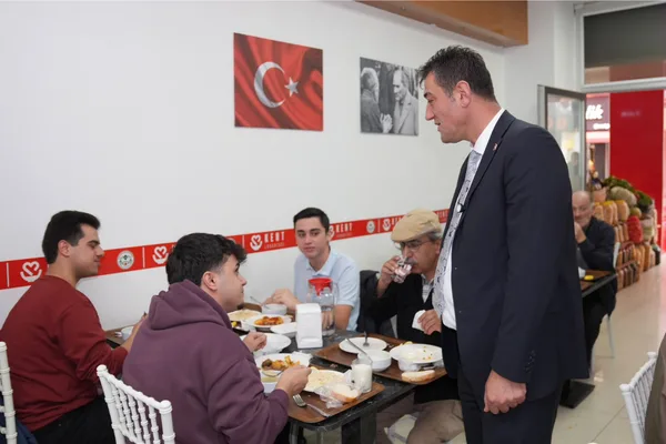 Başkan Köse Kent Lokantası’nda vatandaşlarla aynı sofrayı paylaştı