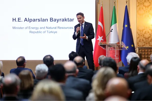 Bakan Bayraktar: ENI ile büyük bir proje için anlaşma aşamasındayız