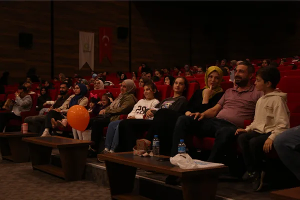 Çayırovalı minikler vantrolog gösterisiyle eğlendi